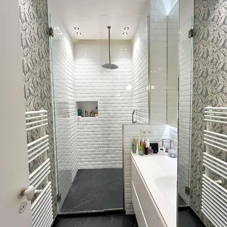 3ch | 4 Pers | balcon Filant | notre Dame De Daire Paris