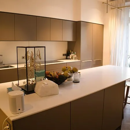 3ch | 4 Pers | balcon Filant | notre Dame De Daire Paris