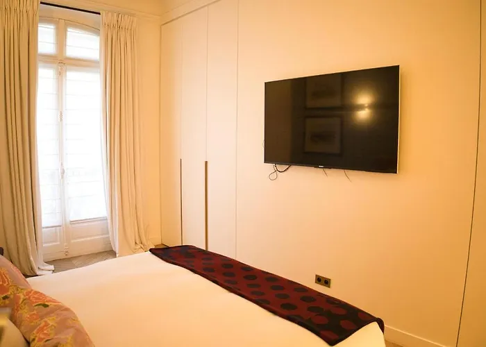 3ch | 4 Pers | balcon Filant | notre Dame De * Paris