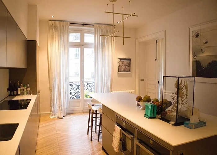 3ch | 4 Pers | balcon Filant | notre Dame De Paris